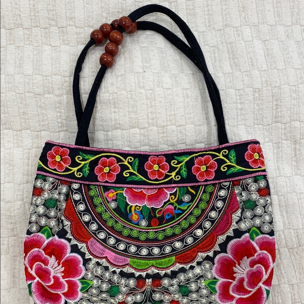 Floral print , Vera Bradley-style bag. Medium size should bag